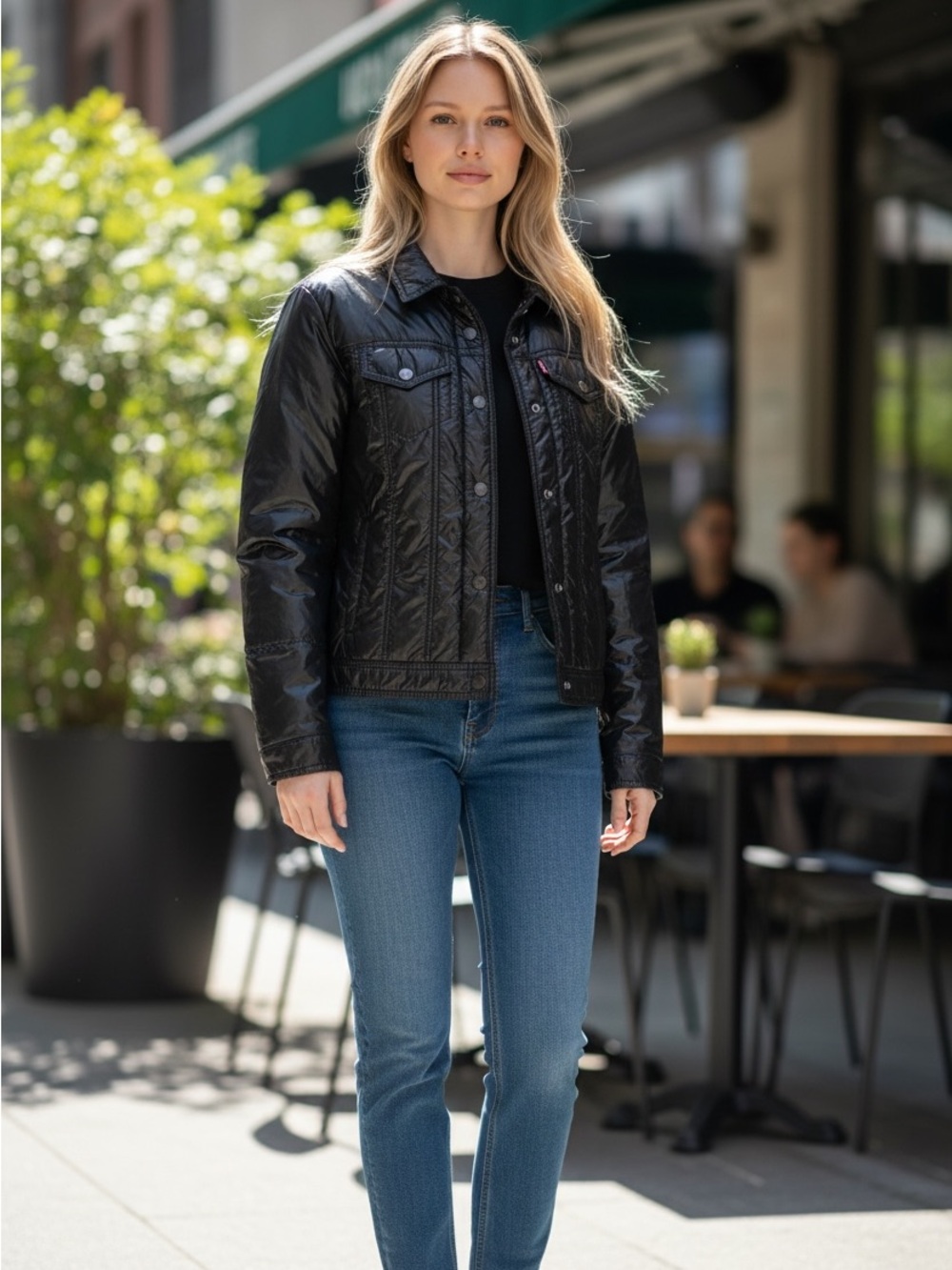 Levi’s Women’s XL Black puffer trucker jacket. Lightweight.